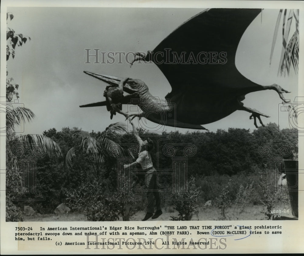 1975 Press Photo Bobby Parr, Doug McClure in The Land That Time Forgot