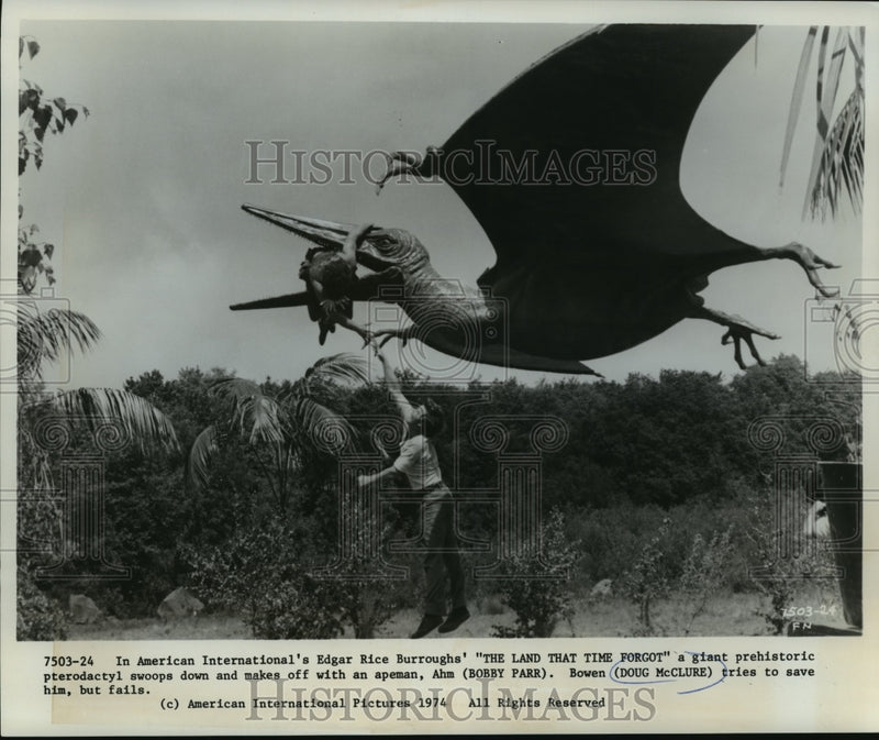 Load image into Gallery viewer, 1975 Press Photo Bobby Parr, Doug McClure in The Land That Time Forgot
