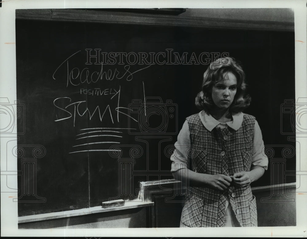 1972 Press Photo Sandy Dennis in &quot;Up the Down Staircase&quot;- Historic Images