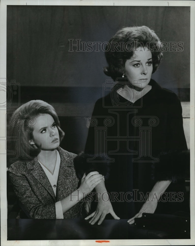 1964 Press Photo Susan and Rita Hayworth in &quot;Where Love Has Gone&quot; - mjx12207- Historic Images