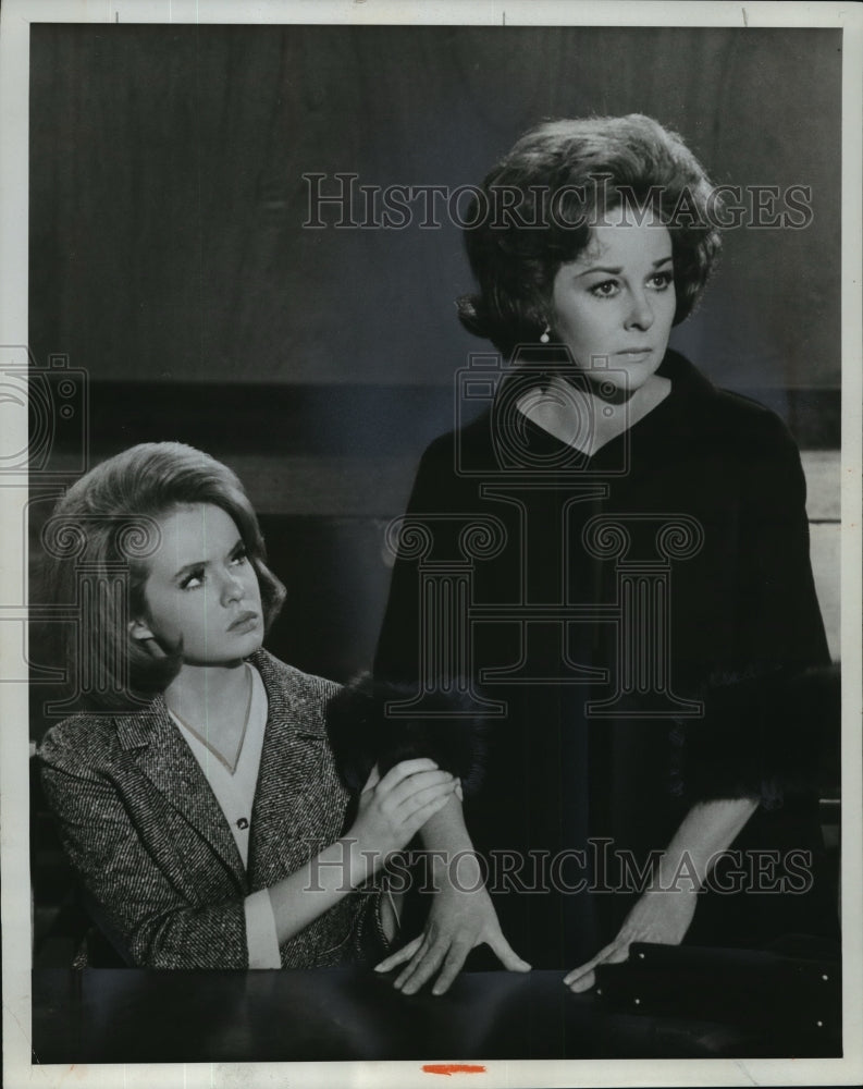 1964 Press Photo Susan and Rita Hayworth in "Where Love Has Gone" - mjx12207- Historic Images
