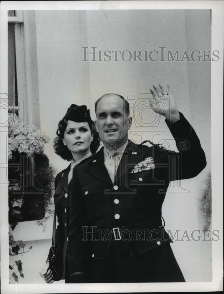 1976 Press Photo Lee Remick (Kay Summersby),Robert Duvall (Dwight D. Eisenhower)- Historic Images