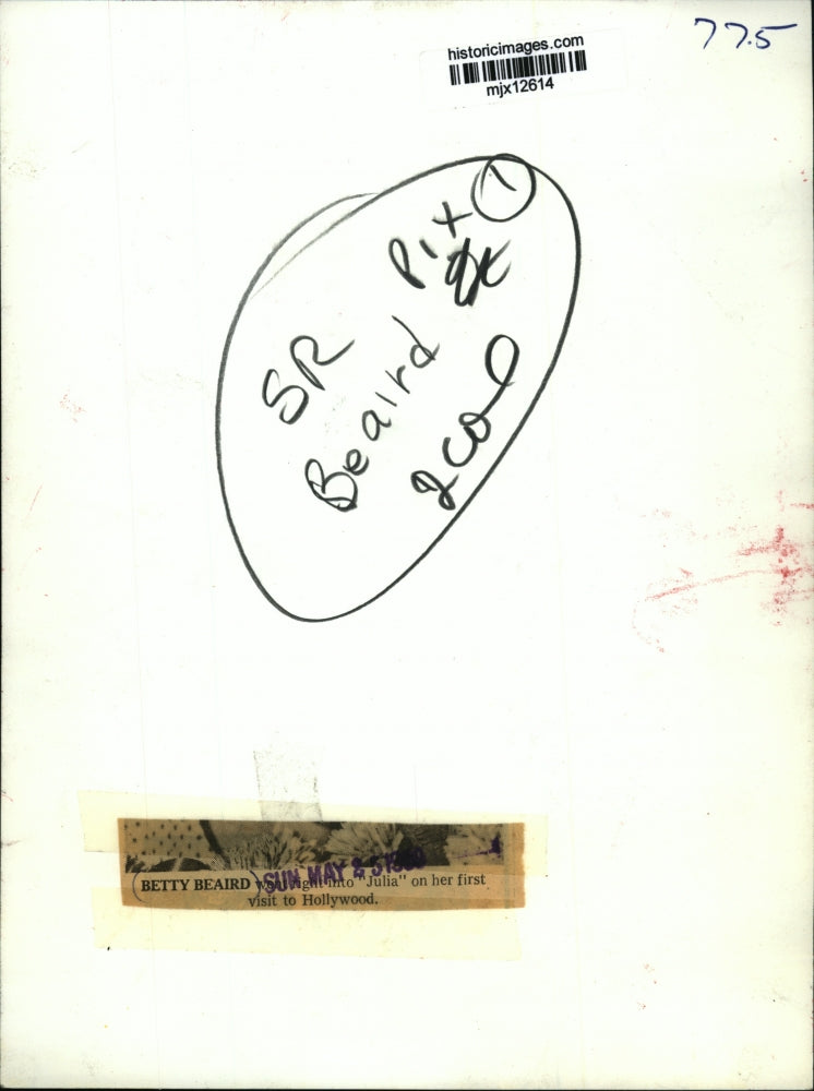 1960 Press Photo Betty Beaird into "Julia" on her first visit to Hollywood.