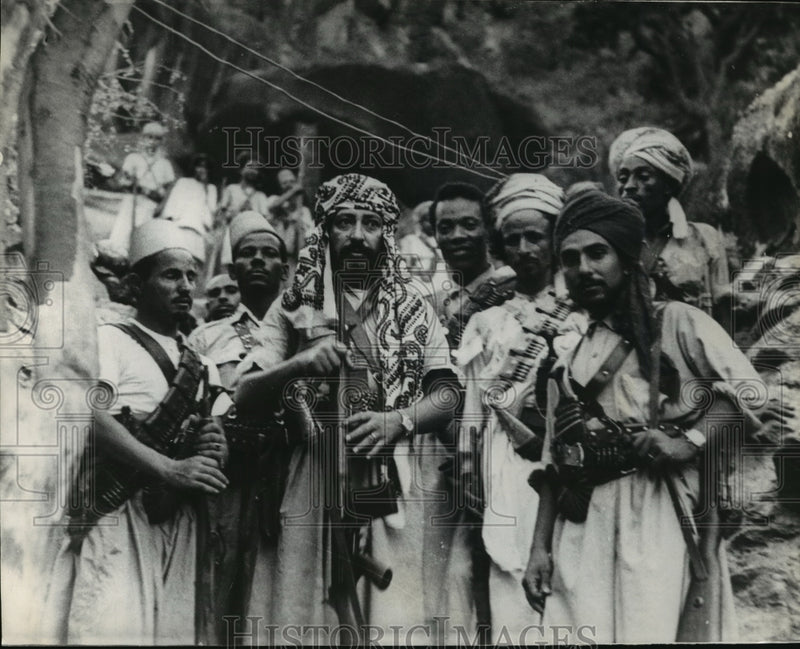 Load image into Gallery viewer, 1965 Press Photo Imam Mohammed El Badr and Prince Mohammed Ibn-Ibrahim
