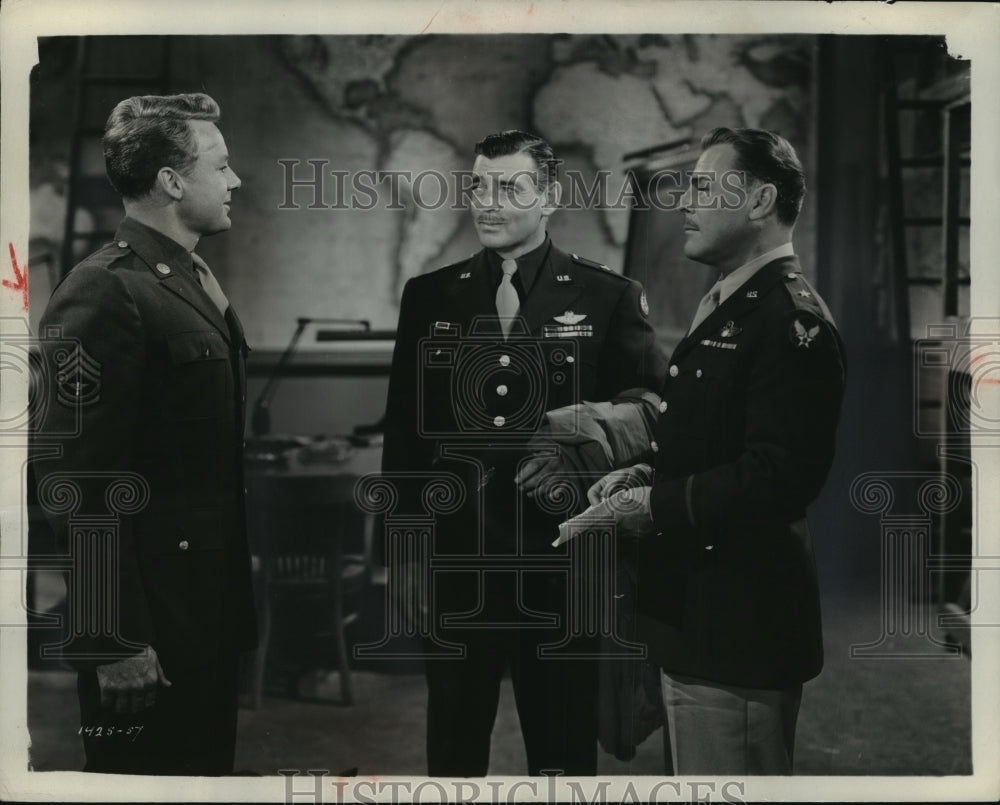 1957 Press Photo Van Johnson, Clark Gable &amp; Brain Donlevy in Command Decision- Historic Images