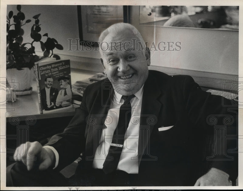 Load image into Gallery viewer, 1972 Press Photo Cliff Arquette, as Arquette, comedian - mjx13248

