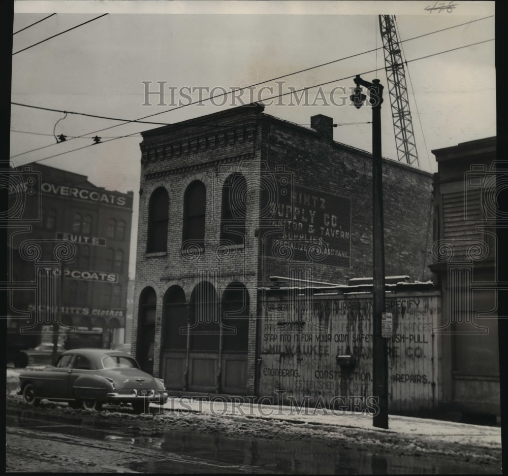 1950 Press Photo William B Boles, home and shop standing in the way of city plan