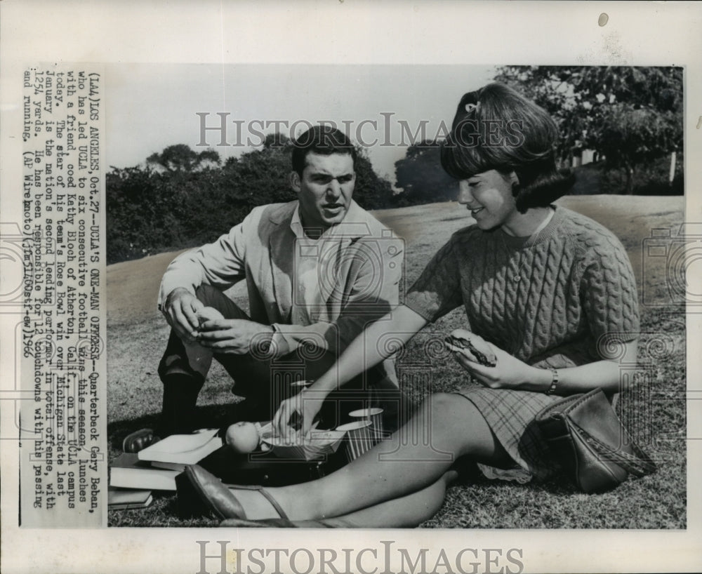 1966 Press Photo Quarterback Gary Beban of UCLA Eats Lunch with Kathy Bloch- Historic Images