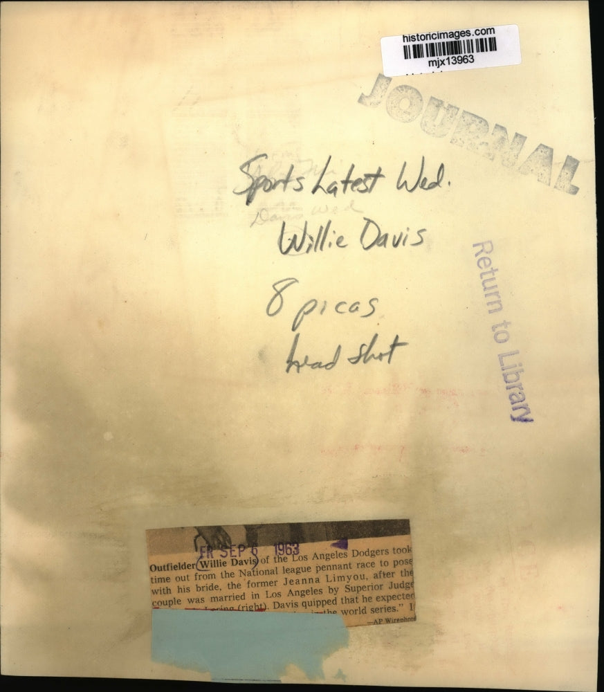 1963 Press Photo Dodgers Willie Davis & bride Jeanna Limyou after wedding
