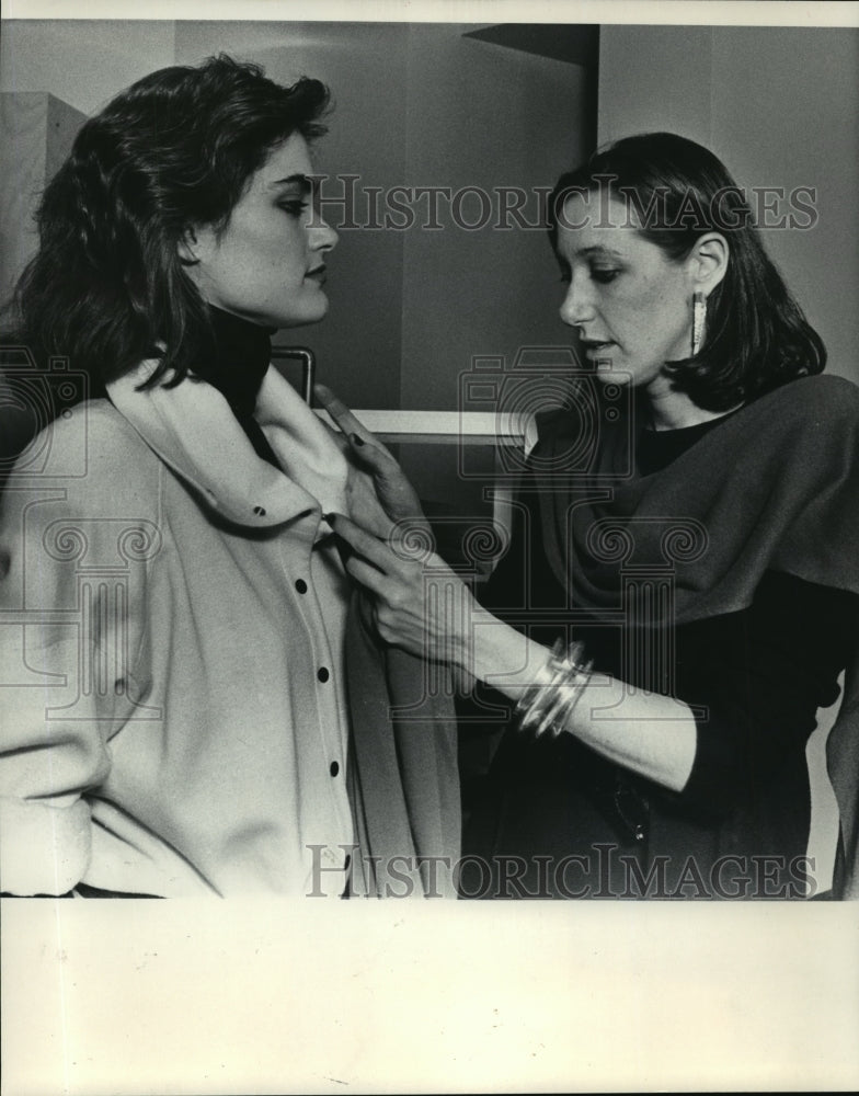 1983 Press Photo Donna Karan adjusts a coat from the new Anne Klein II line- Historic Images