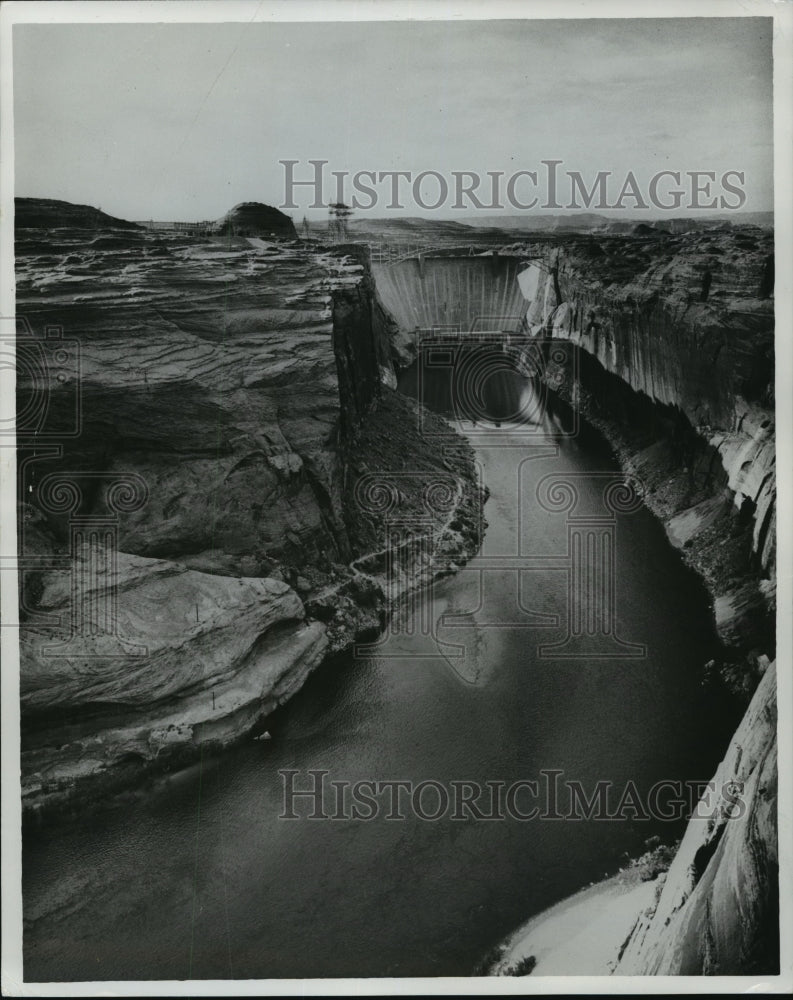 1968 Press Photo View of Glen Canyon from the canyon rim - mjx14640