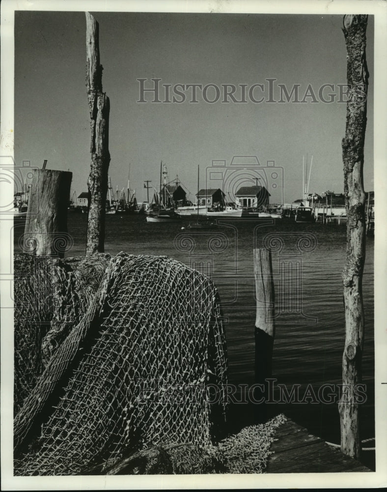 1976 Press Photo Menemsha Harbor in Martha&#39;s Vineyard - mjx14795