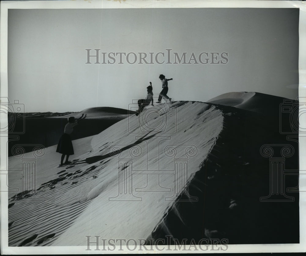 1965 Press Photo Children frolic in sand dunes in Southern California