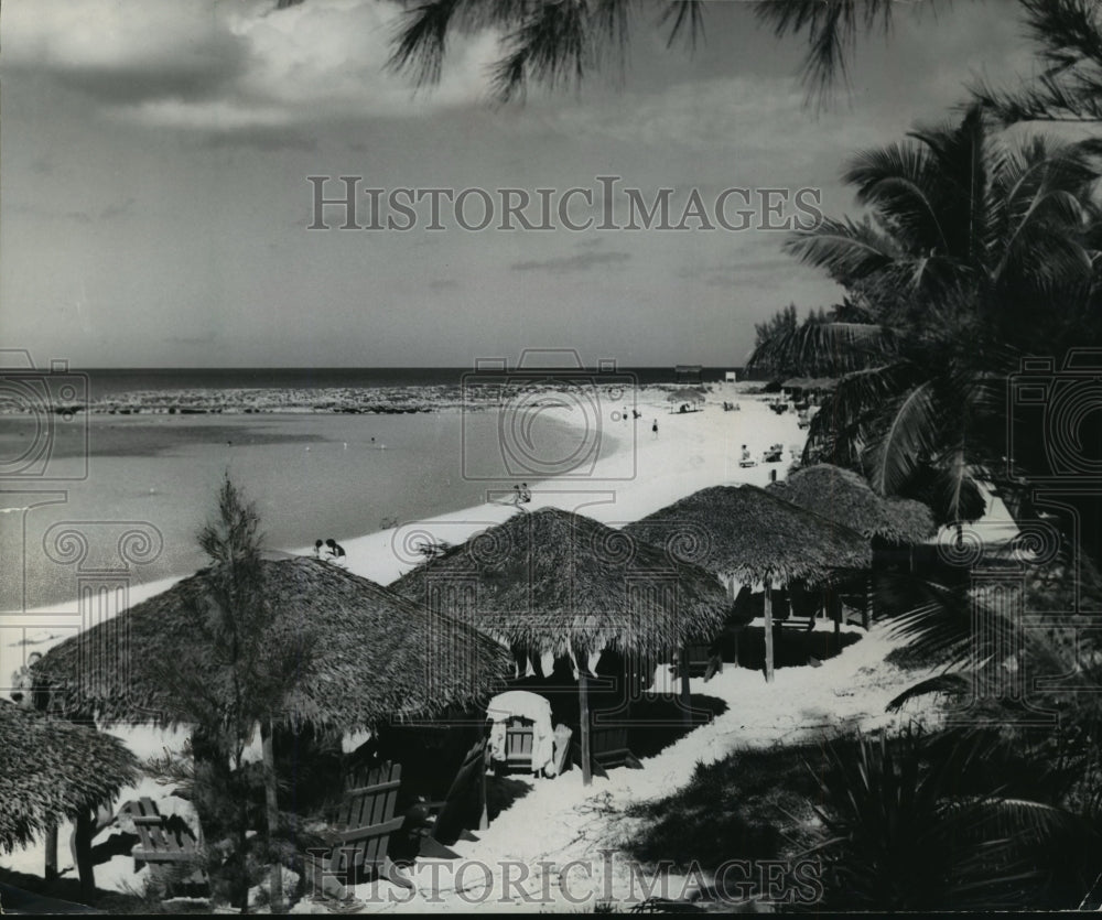 1961 Press Photo Paradise Beach, Nassau's most popular beach in Bahama Islands- Historic Images
