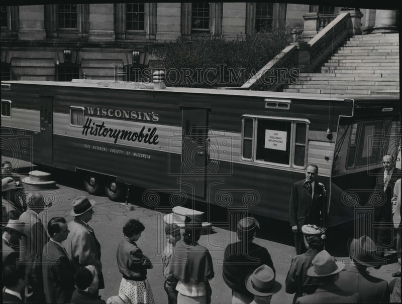 Load image into Gallery viewer, 1954 Press Photo Wisconsin state historical society's historymobile in Madison
