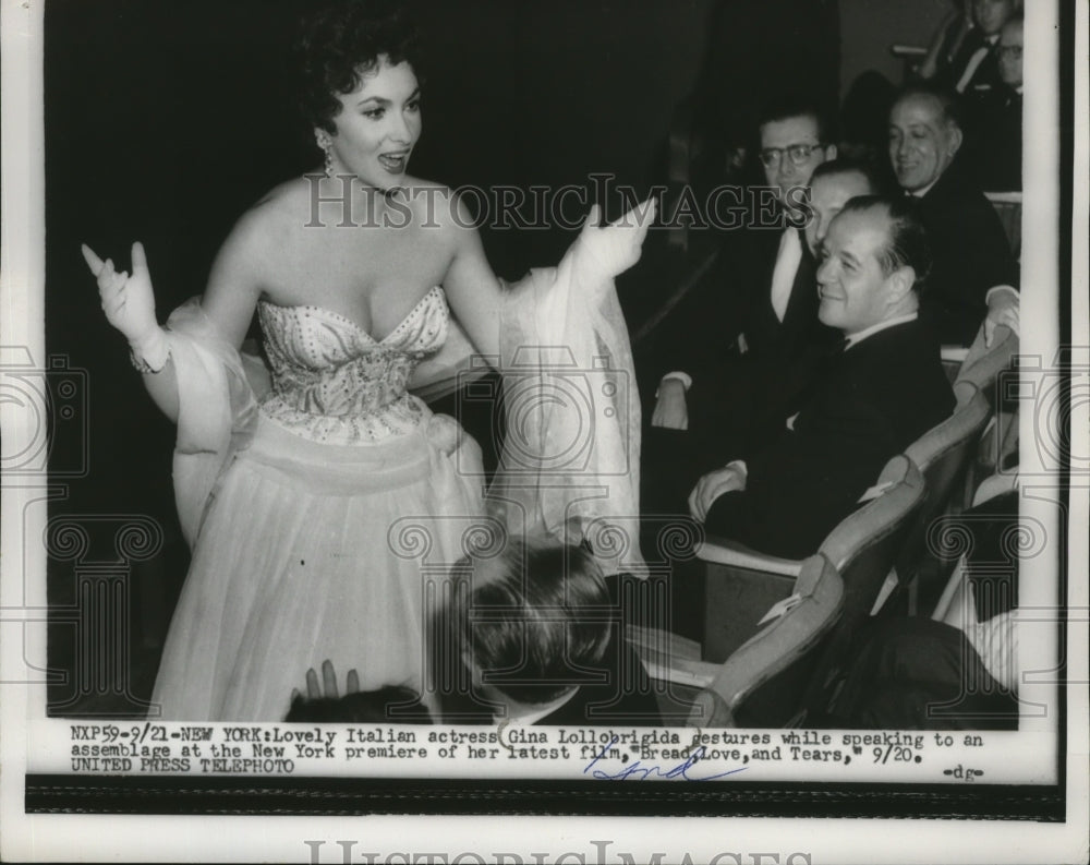 1954 Press Photo Gina Lollobrigida at the premiere of &quot;Bread, Love, and Tears&quot;- Historic Images