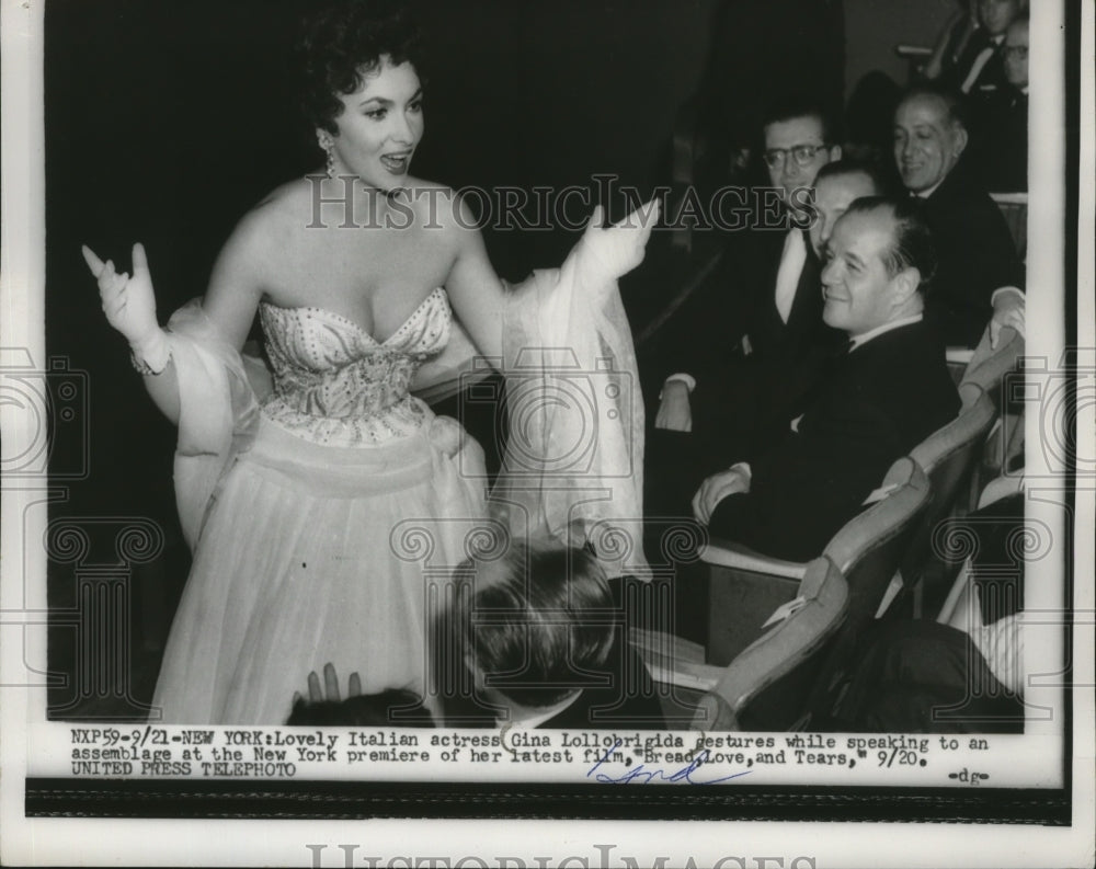1954 Press Photo Gina Lollobrigida at the premiere of "Bread, Love, and Tears"- Historic Images