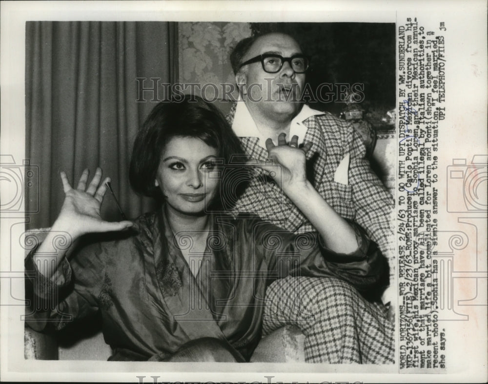 1963 Press Photo Producer Carlo Ponti with wife, Sophia Loren, in Rome.