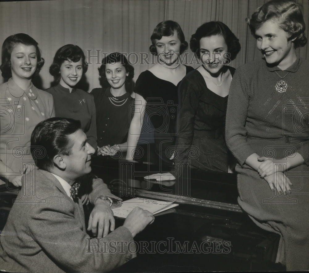 1951 Press Photo College sorority girls competing to be the Phi Theta tomata