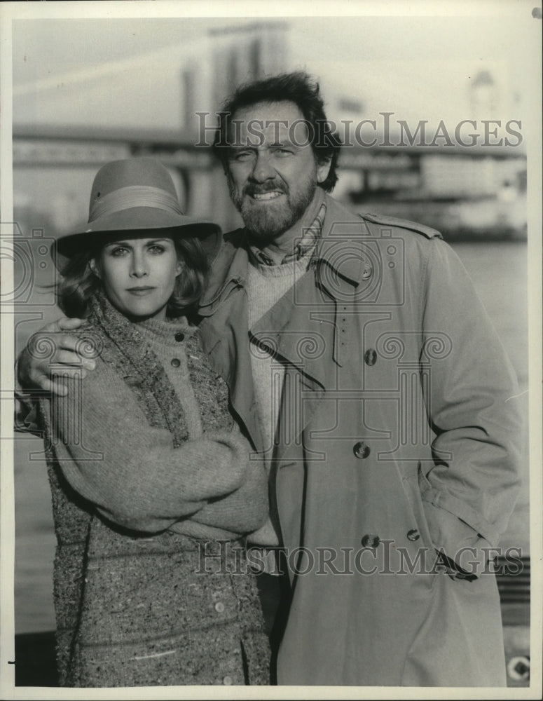 1984 Press Photo Richard Crenna & Season Hubley in London and Davis in New York.- Historic Images