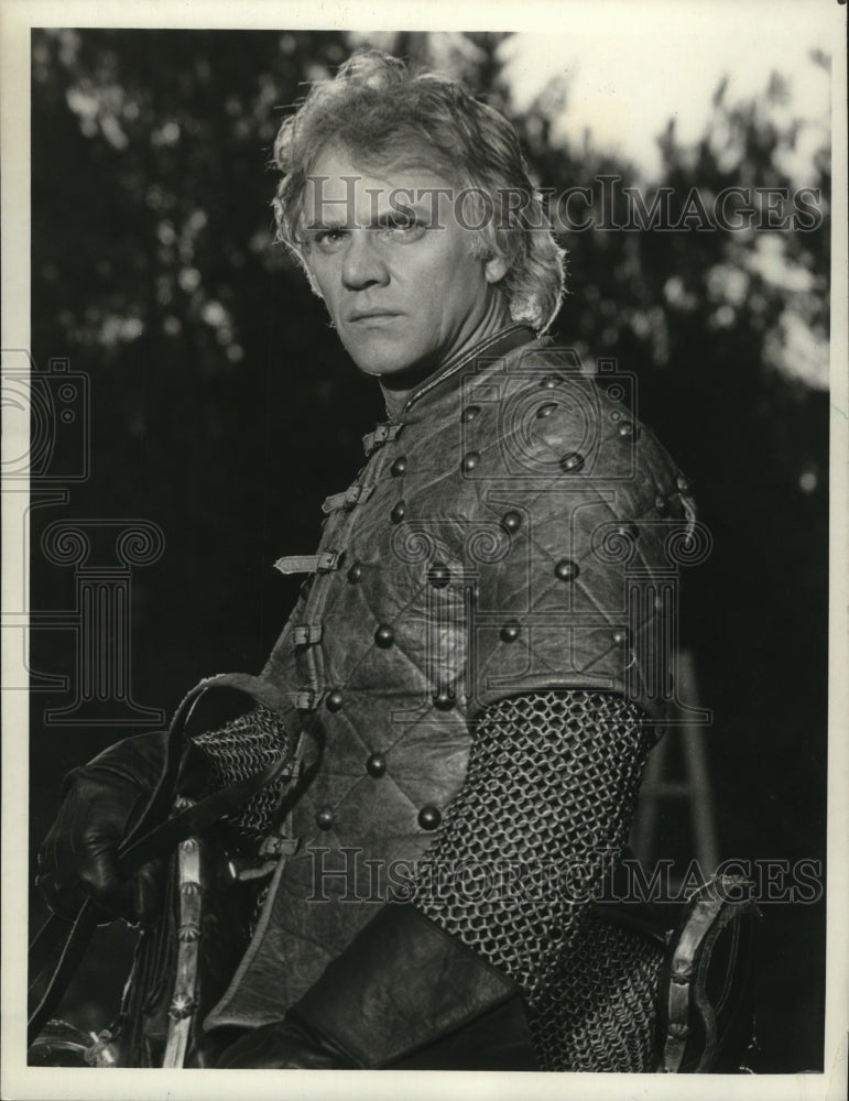 1985 Press Photo Malcolm McDowell in Arthur the King.- Historic Images