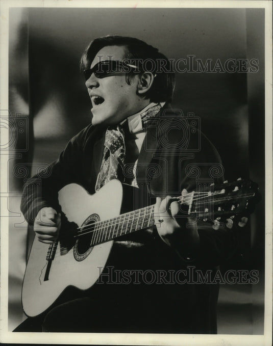1969 Press Photo Jose Feliiciano hosts an all-star cast for musical guests