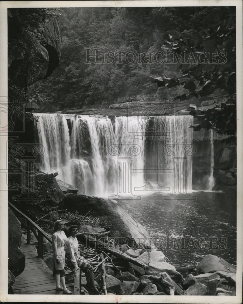Load image into Gallery viewer, 1963 Press Photo Cumberland falls, near Corbin on highway 90 in Kentucky
