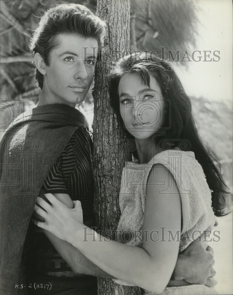 1964 Press Photo George Chakiris and Shirley Anne Field in Kings of the Sun.