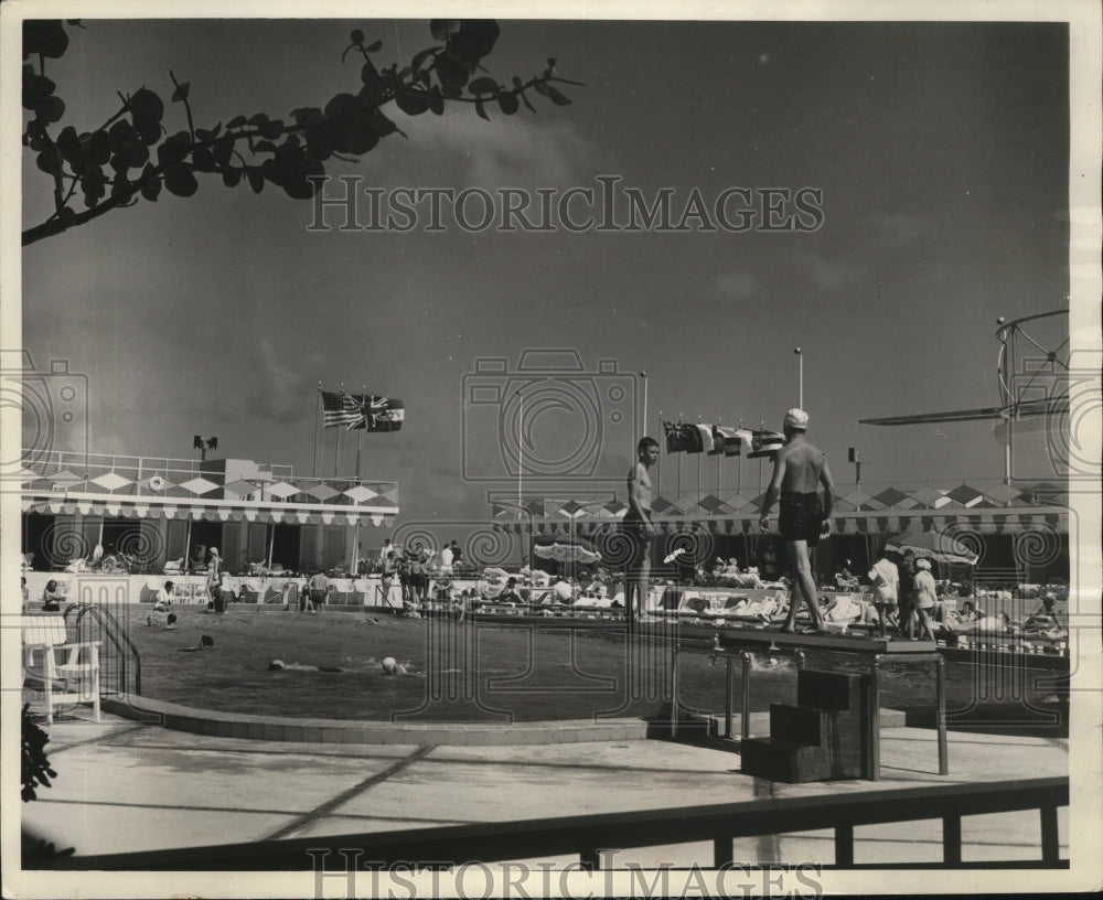 1958 Press Photo A recreation facility at on Miami Beach Hotel- Historic Images