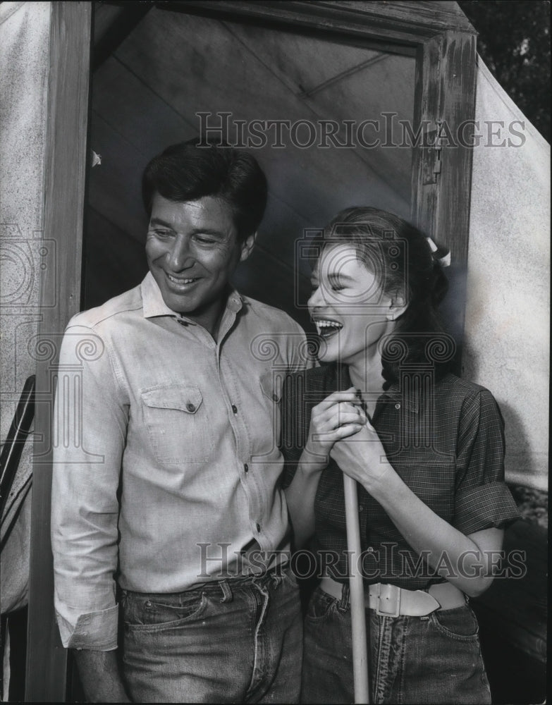 1962 Press Photo Efrem Zimbalist Jr. and Diane Brewster in 77 Sunset Strip.- Historic Images