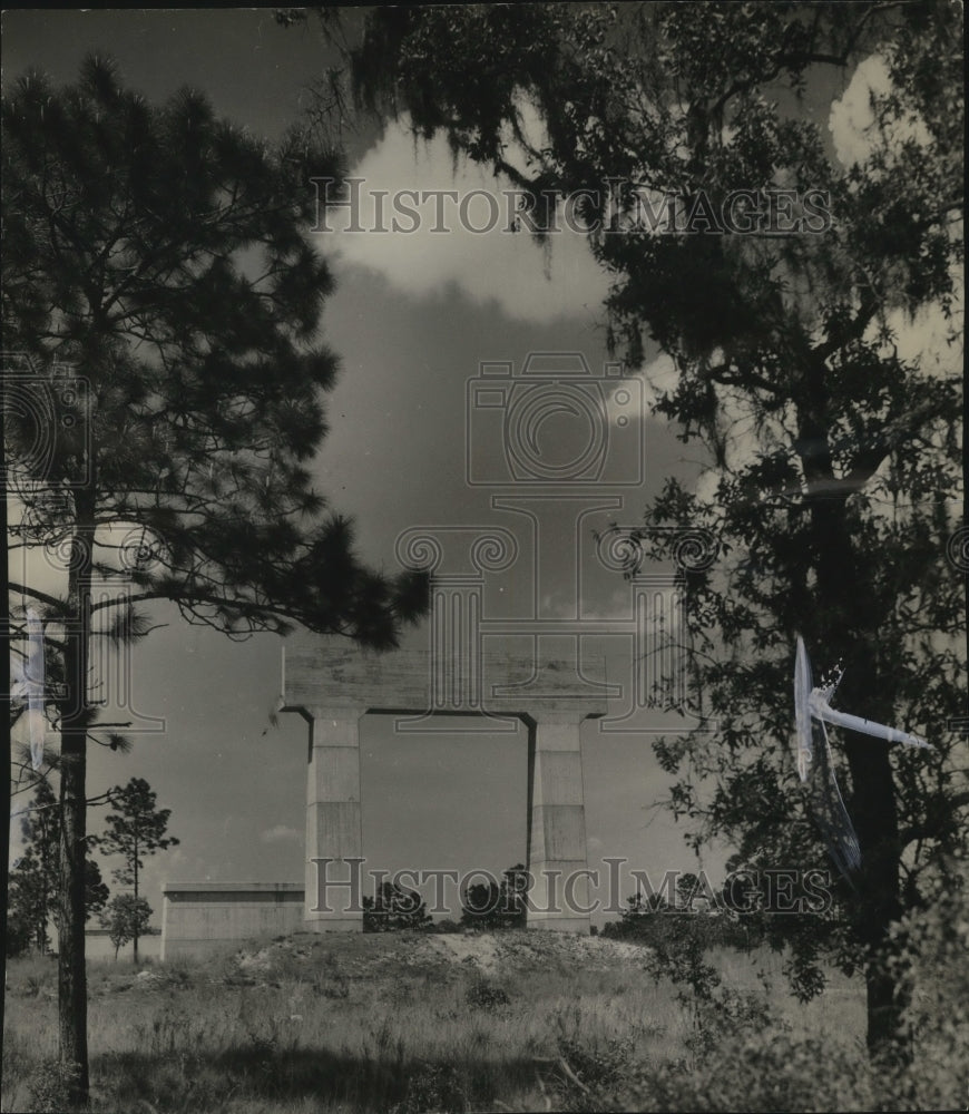 1939 Press Photo Concrete bridge pillars for the Florida Ship Canal. - mjx18686