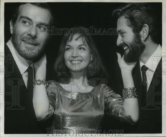 1960 Press Photo Eva Bartok working in Rome on "The Wind Does Not Stop"