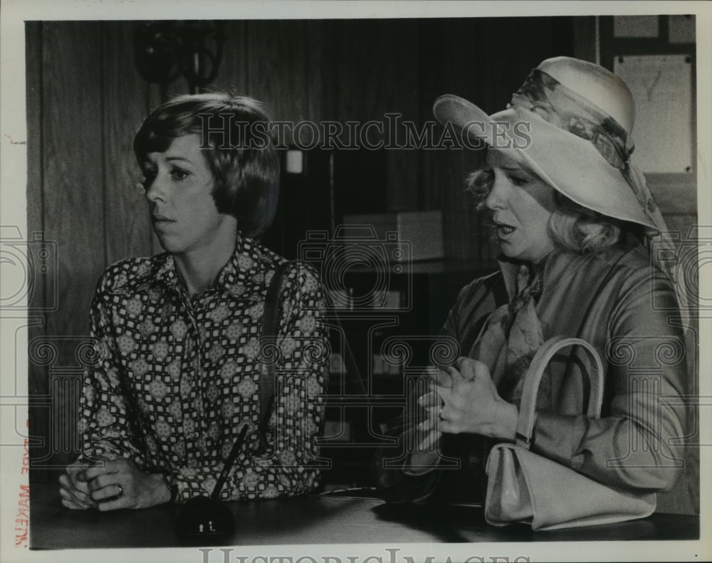 1974 Press Photo Carol Burnett and Geraldine Page in Pete N Tillie, on NBC.- Historic Images