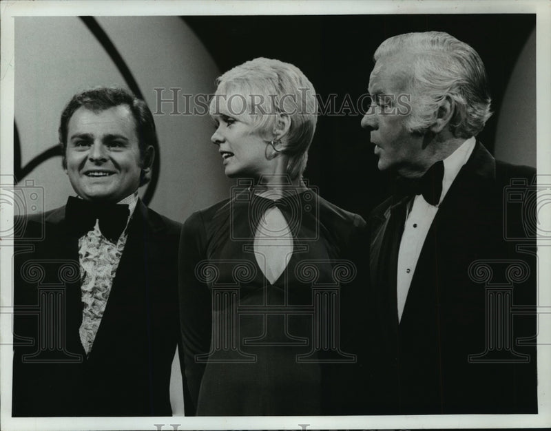 Load image into Gallery viewer, 1975 Press Photo Gary Burghoff, Joey &amp; Ray Heatherton in Joey and Dad.
