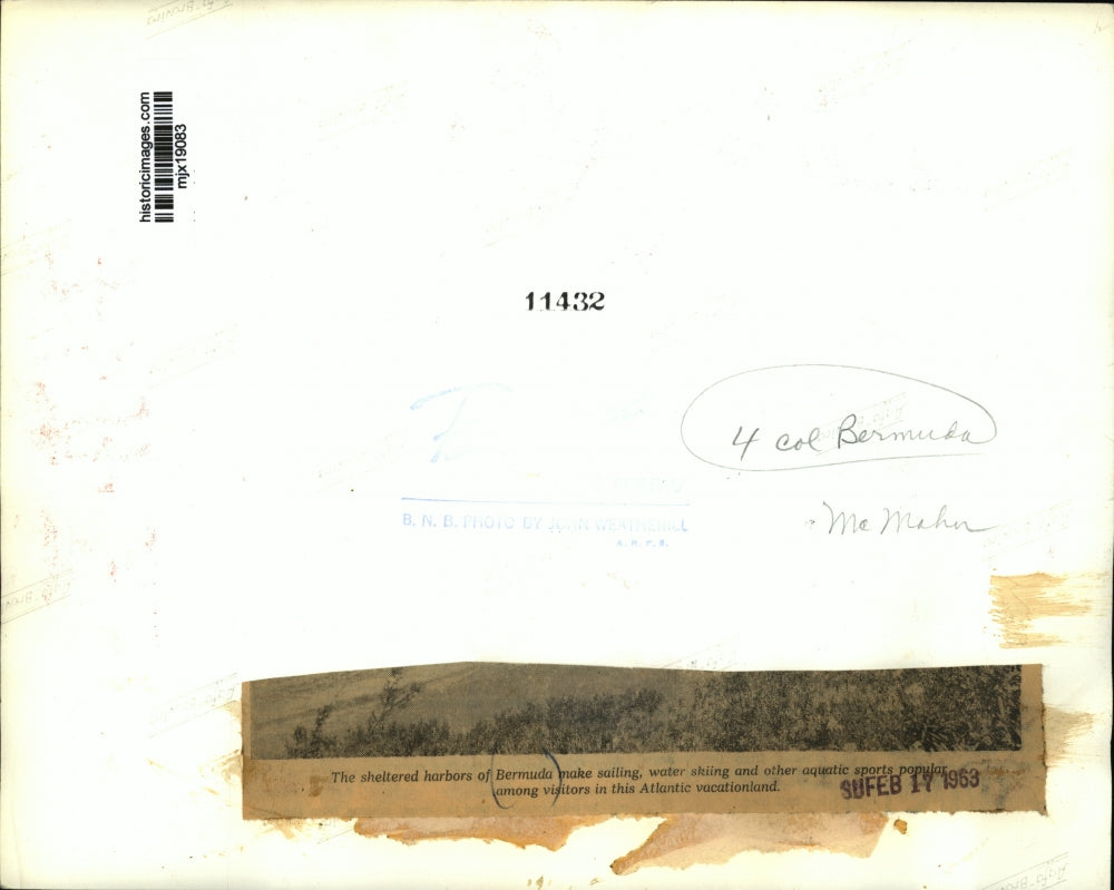 1963 Press Photo Boats, sailing and water skiing, in the harbors of Bermuda.