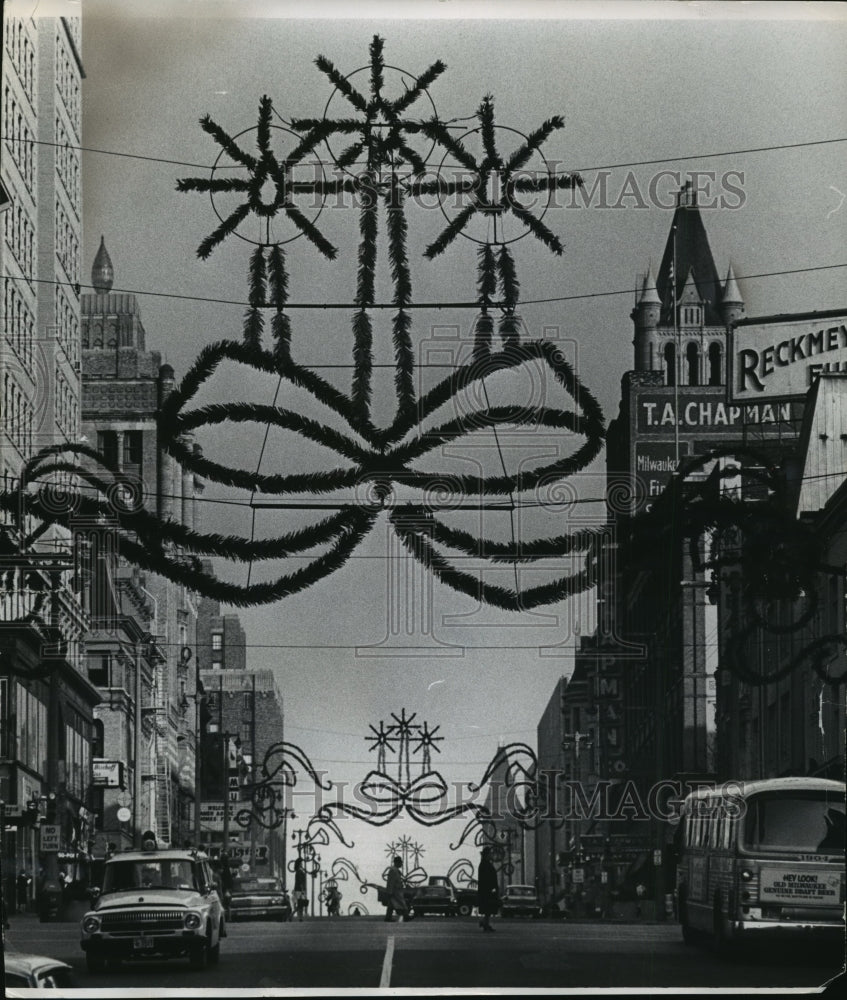 1966 Press Photo Christmas decorations on Wisconsin Ave. in Milwaukee.- Historic Images