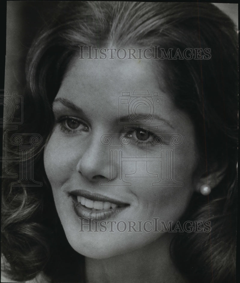 Load image into Gallery viewer, 1973 Press Photo Lois Chiles - mjx19514
