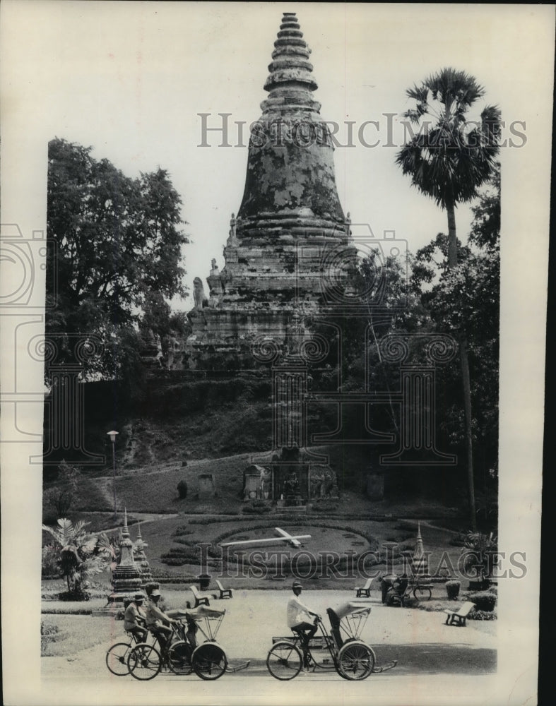 1970 Press Photo Cambodia-Temple and Ruins-Ancient Pagoda from 13th Century.- Historic Images