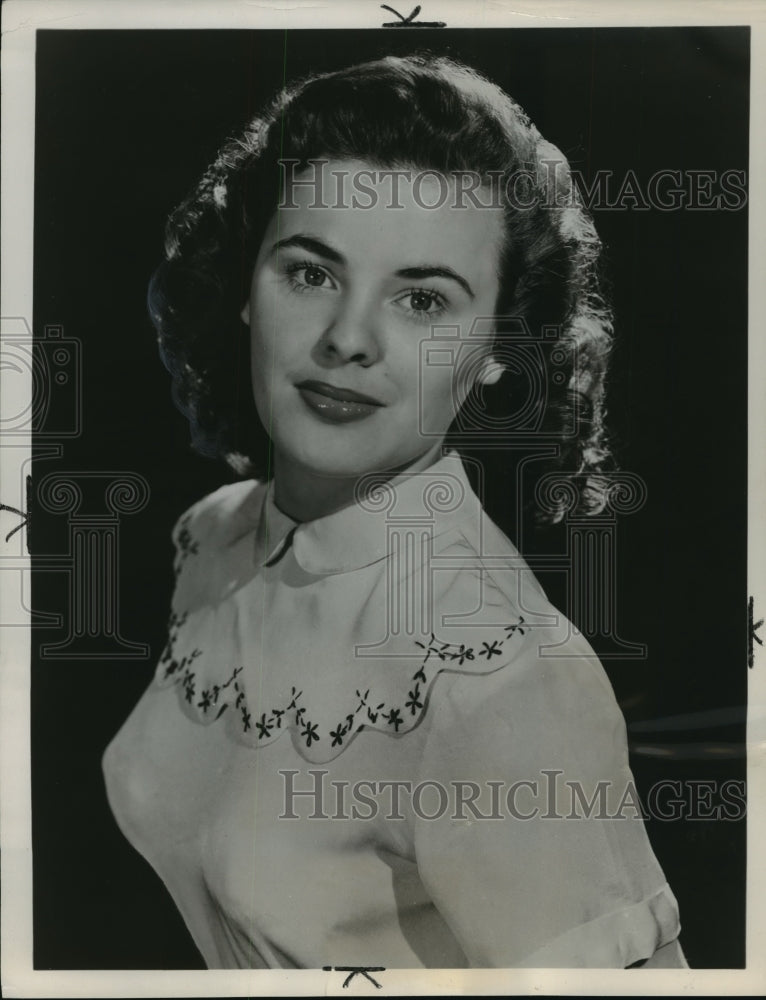 1951 Press Photo Katherine Crowley played Jane Eyre on television. - mjx20029