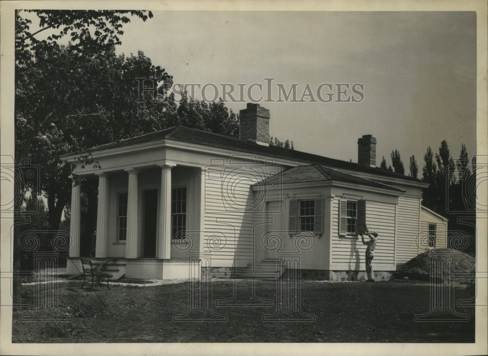 1939 Press Photo Fresh paint is drying on walls of Benjamin Church house.