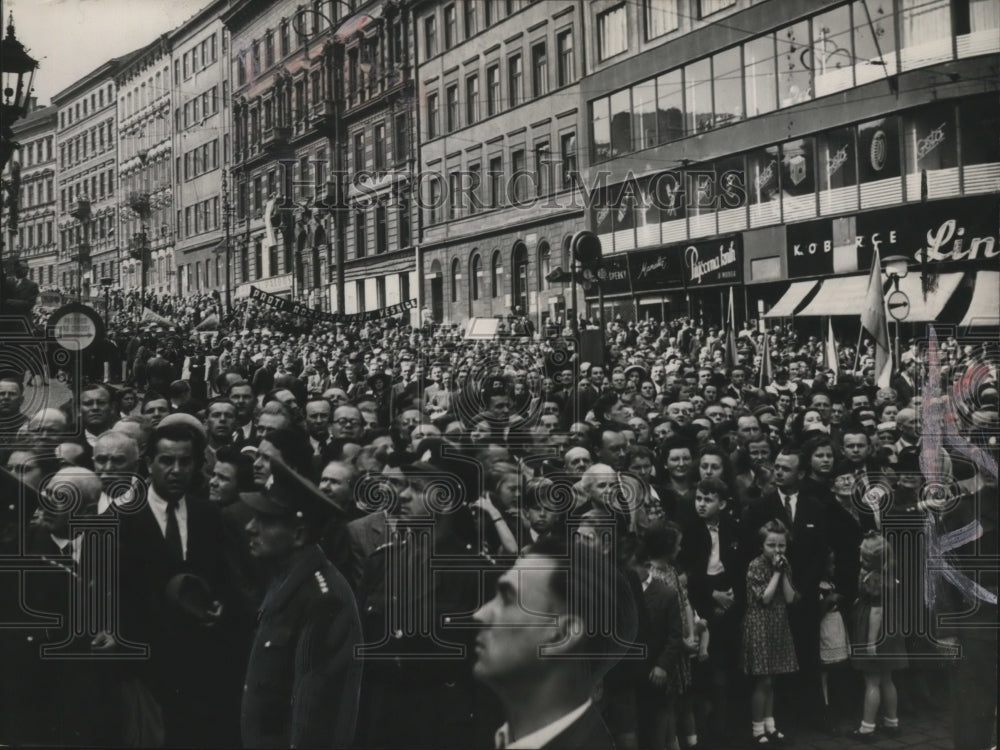1953 Press Photo Czech citizens listen intently at a political rally - mjx20497