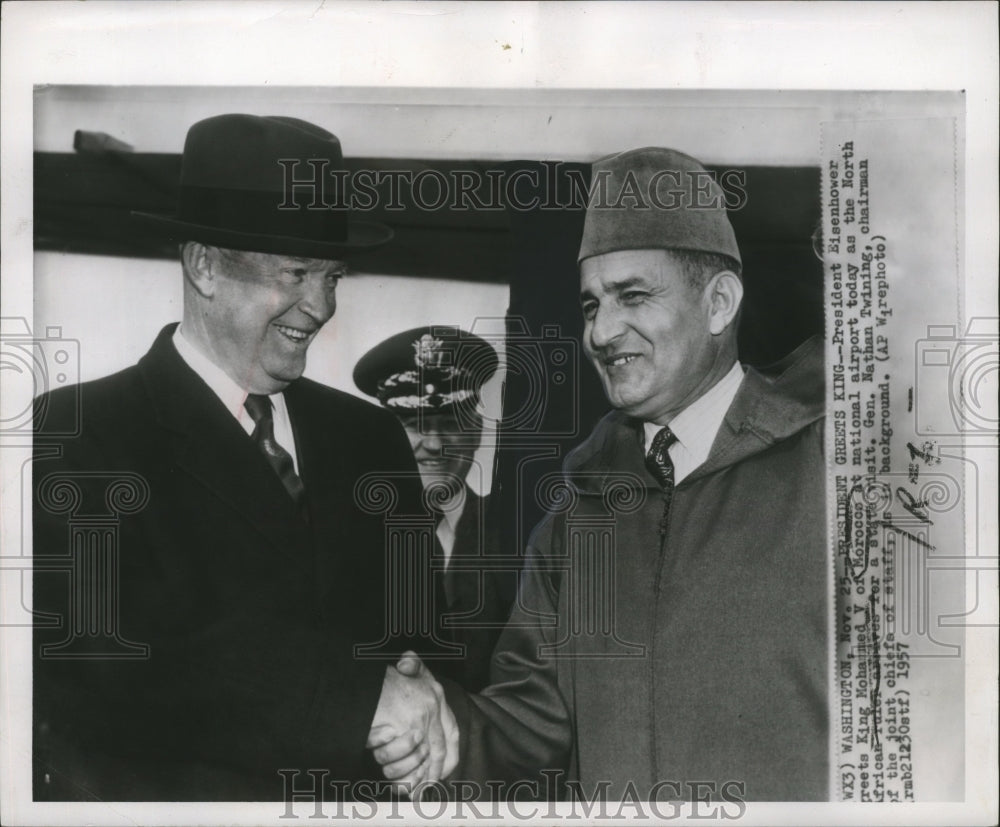 1959 Press Photo Morocco-King Mohammed V, President Eisenhower greets the King.- Historic Images