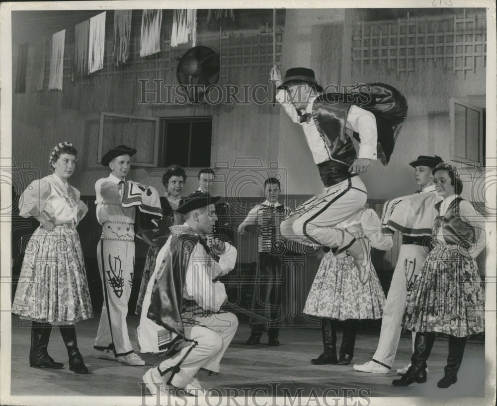 1953 Press Photo Dancers Foreign &amp; Folk-The Mazur Polish Dancers, Milwaukee. - Historic Images