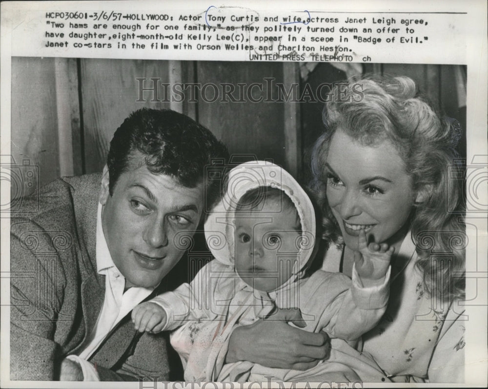 1957 Press Photo Tony Curtis and Janet Leigh with daughter, Kelly Lee
