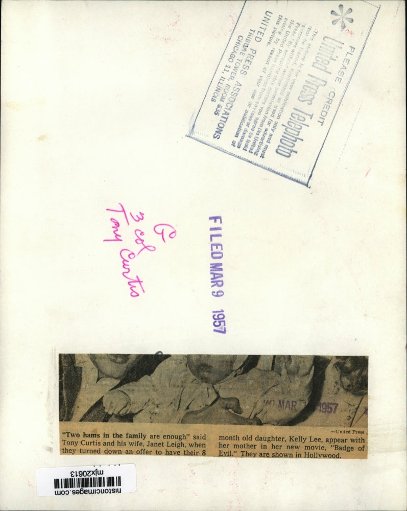 1957 Press Photo Tony Curtis and Janet Leigh with daughter, Kelly Lee