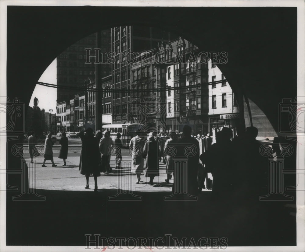 1958 Press Photo Public employees leaving City Hall during civil defense exercis- Historic Images