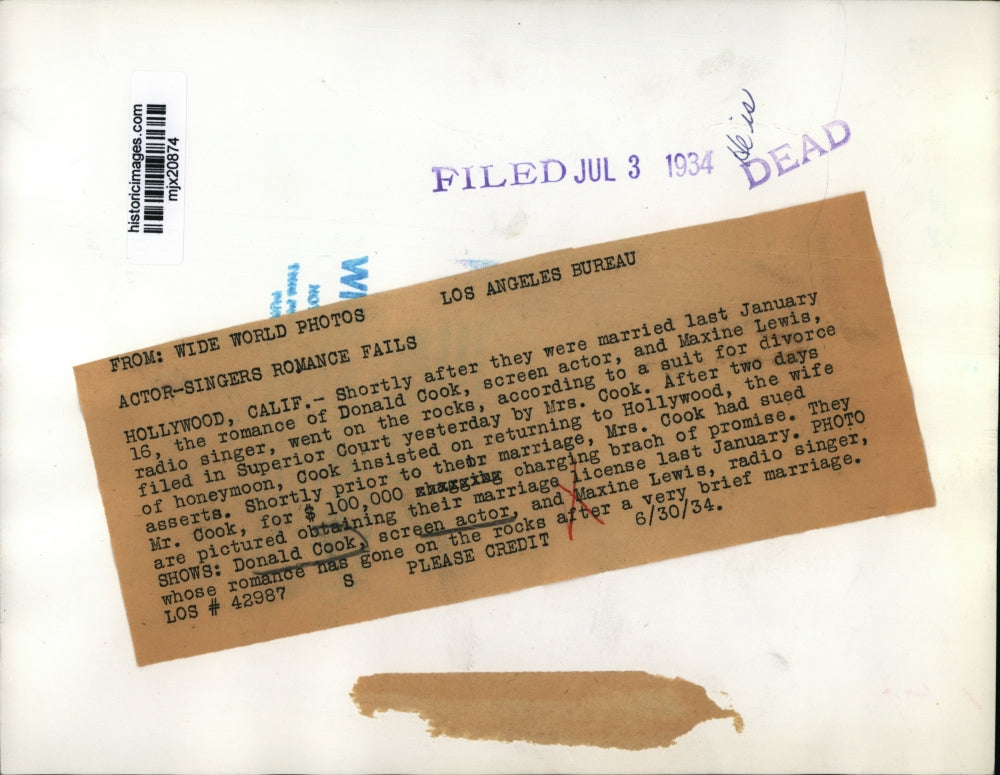 1934 Press Photo Donald Cook and Maxine Lewis obtaining their marriage license