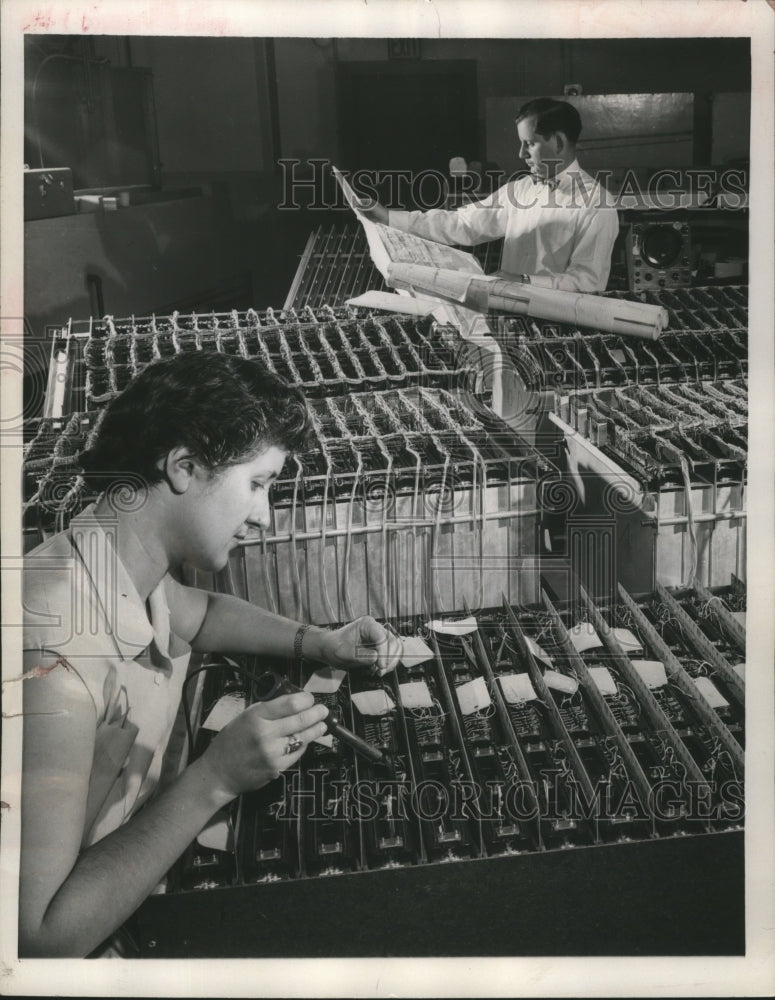 Press Photo Electronic computer developed for Michigan hospitals and banks.- Historic Images
