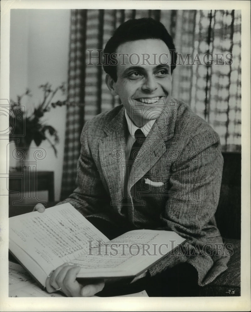 Load image into Gallery viewer, 1963 Press Photo Lorin Maazel, noted American Conductor - mjx21633
