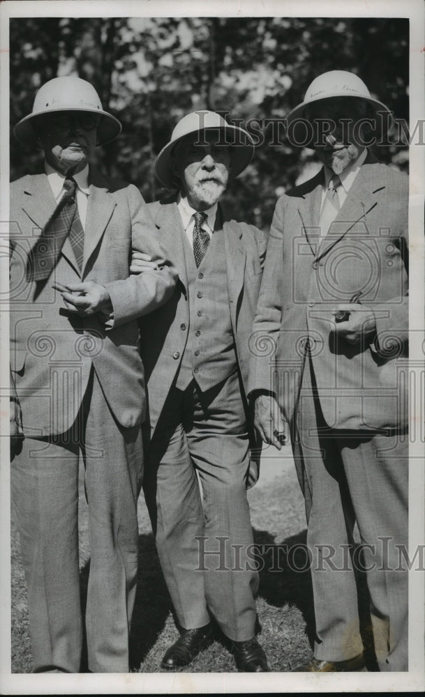 1944 Press Photo At Press club picnic, John Gregory, Geo Bruce, & Francis Keene.